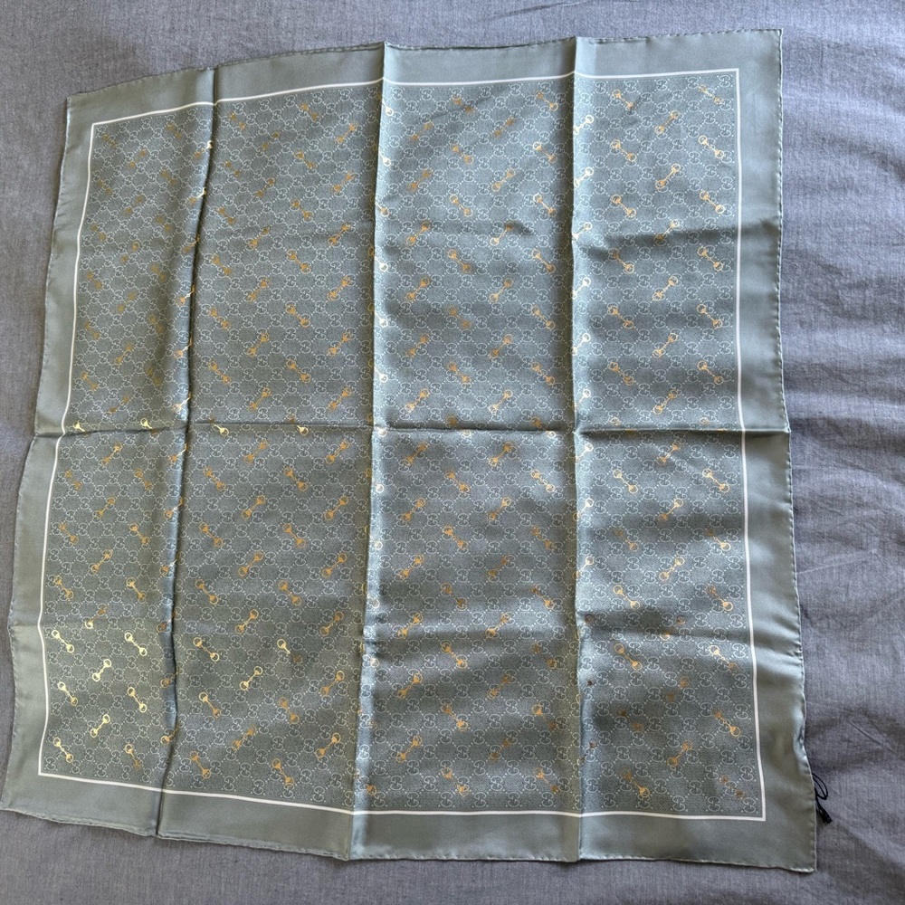Gucci GG Print with horsebit silk carré, Green and Gold Silk Scarf - Picture 4 of 13
